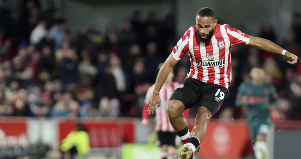 epa10386611 Bryan Mbeumo of Brentford in action during the English Premier League soccer match between Brentford FC and Liverpool FC in Brentford, Britain, 02 January 2023. EPA/Kieran Galvin EDITORIAL USE ONLY. No use with unauthorized audio, video, data, fixture lists, club/league logos or 'live' services. Online in-match use limited to 120 images, no video emulation. No use in betting, games or single club/league/player publications