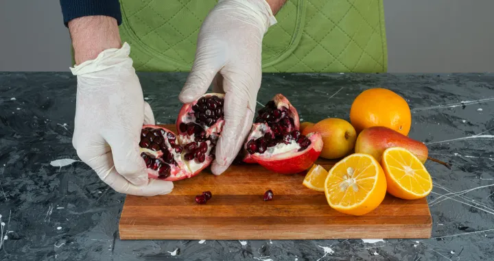 Očistite nar kao profesionalac/Free Pik