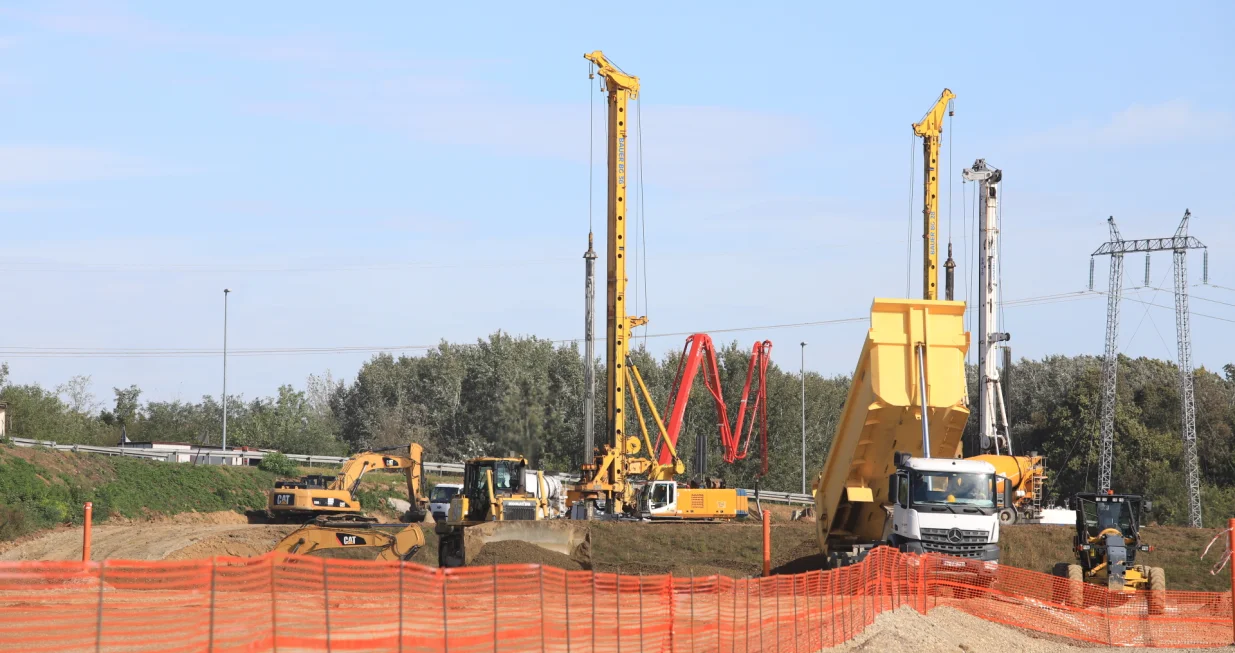 Mitrović i Mihajlović obišli gradilište mosta Rača/ANADOLIJA/Milos Miskov