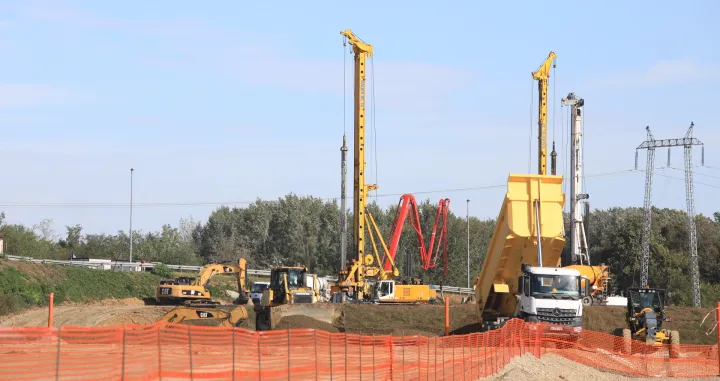 Mitrović i Mihajlović obišli gradilište mosta Rača/ANADOLIJA/Milos Miskov