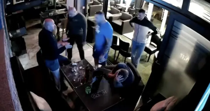 Gazda kafića pretukao muškarce koji su maltretirali konobaricu/Kresimir Mustapic