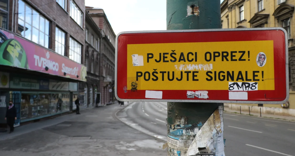 Ilustracija pješaci oprez/Senad Gubelić