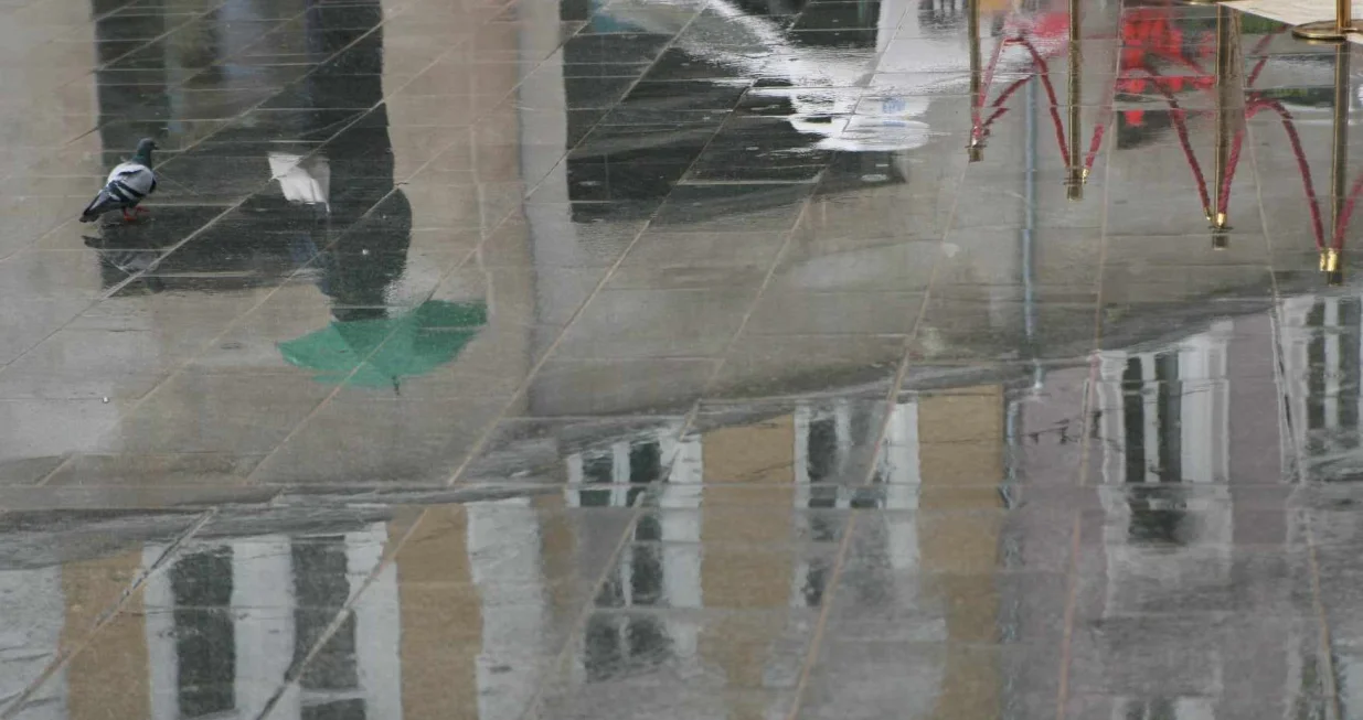 Kiša u Sarajevu, Sarajevo, ljetni pljusak, osvježenje, kišobrani/Damir Deljo/