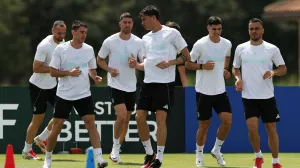 Soccer Football - FIFA Club World Cup - Juventus Training - Champions Gate Sports Complex, Davenport, Florida, U.S. - June 25, 2025 Juventus' Dusan Vlahovic and teammates during training REUTERS/Amanda Perobelli