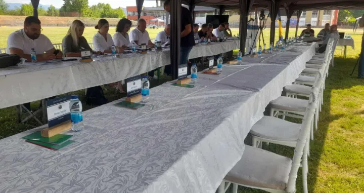 Skupština Grada Teslić, sjednica na stadionu, Teslić, gradski stadion/Bn Tv