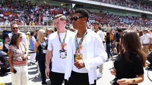 Ollie Watkins na utrci Formule 1 (FOTO: REUTERS/Albert Gea)