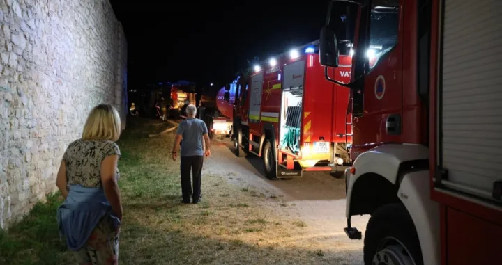 PVB Sarajevo, požar kod Bijele tabije na Vratniku, vatrogasci ugasili požar/Klix.ba