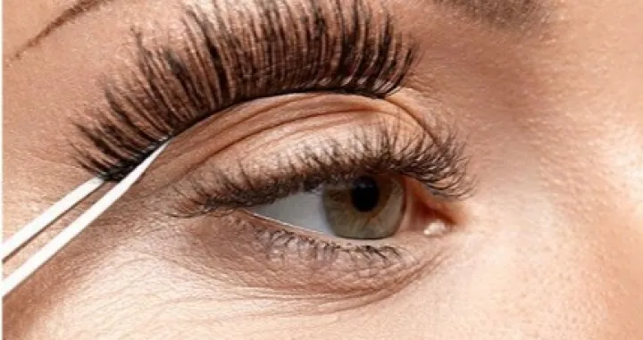 Kozmetičarke vam neće reći ovo o umjetnim trepavicama/Pinterest