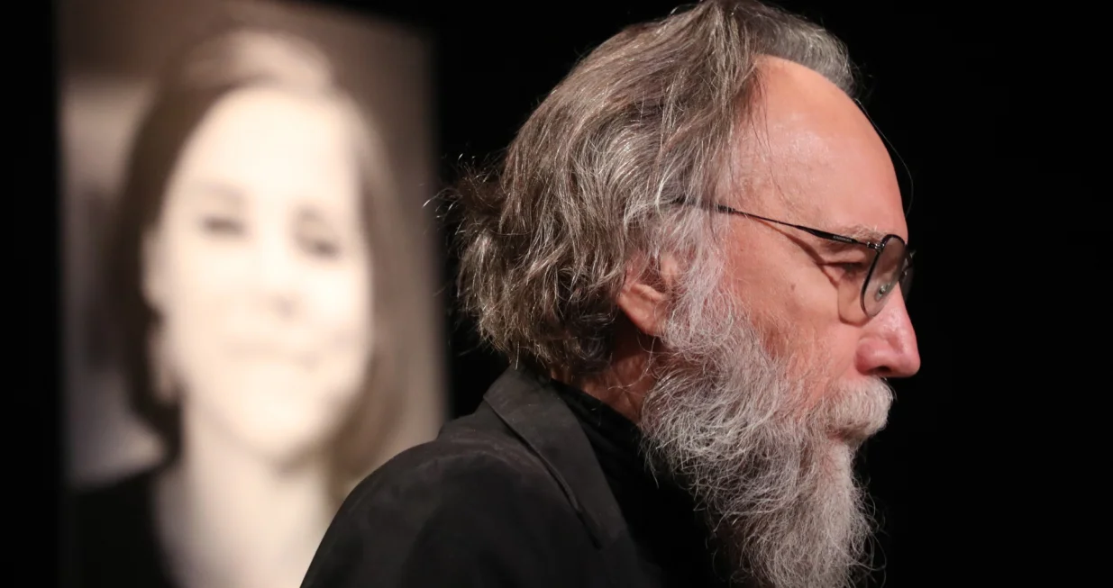 epa10134335 Russian political philosopher Alexander Dugin, leader of the International Eurasian Movement, attends a mourning ceremony for his daughter, Russian journalist and political scientist Darya Dugina (Platonova), at the Ostankino Television Technical Center in Moscow, Russia, 23 August 2022. Dugina, 29, died on 20 August when the car she was driving blew up on a highway near Moscow. EPA/MAXIM SHIPENKOV/Maxim Shipenkov