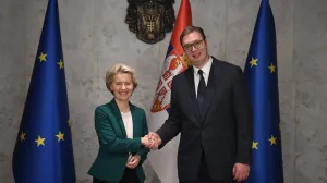 epa10271908 Serbian President Aleksandar Vucic (R) and European Commission President Ursula von der Leyen (L) shake hands before their meeting in Belgrade, Serbia, 28 October 2022. European Commission President von der Leyen is on an official visit to Serbia. EPA/DIMITRIJE GOLL EDITORIAL USE ONLY/NO SALES/Dimitrije Goll