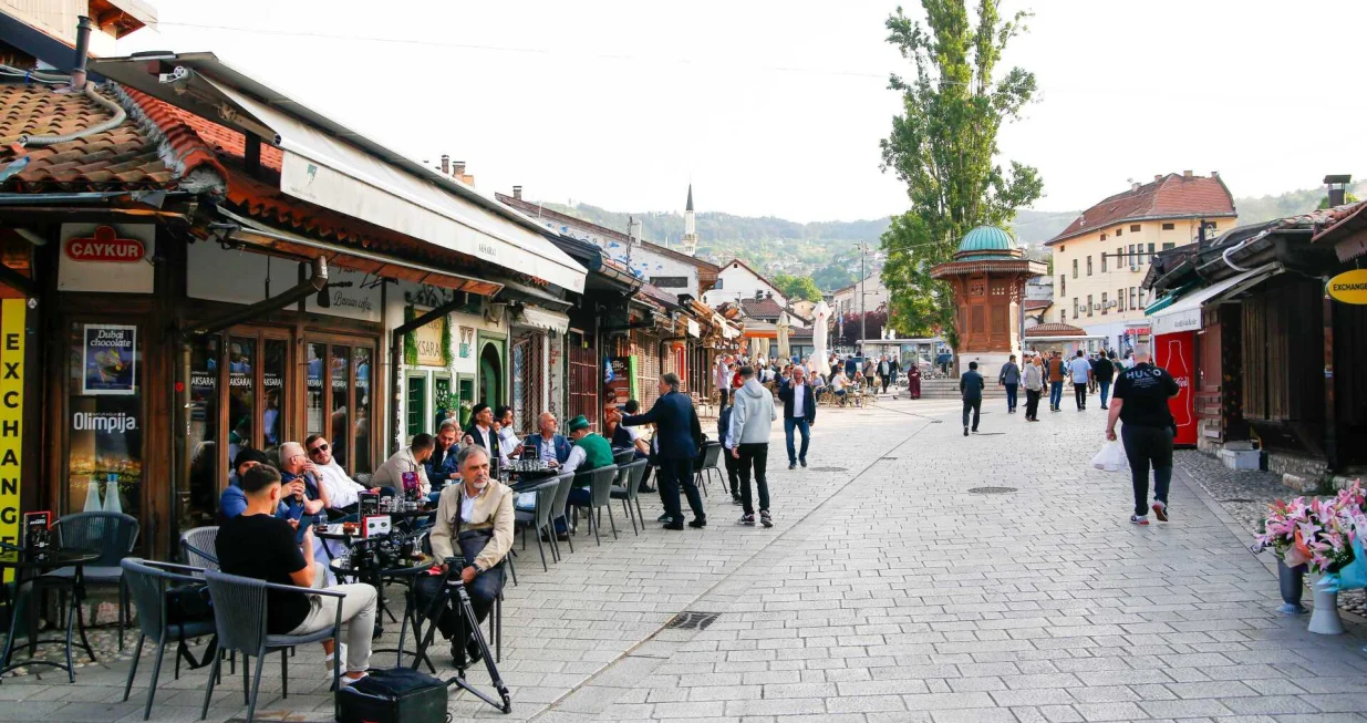 Bajramsko jutro, Kurban-bajram, Baščaršija, bajramska kafa, cvijeće/Damir Deljo