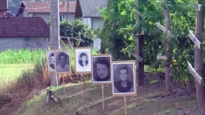 Fotografije, ubijeni Srbi, Bratunac, put prema Srebrenici/Rtrs