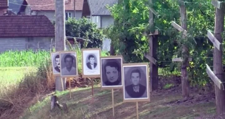 Fotografije, ubijeni Srbi, Bratunac, put prema Srebrenici/Rtrs