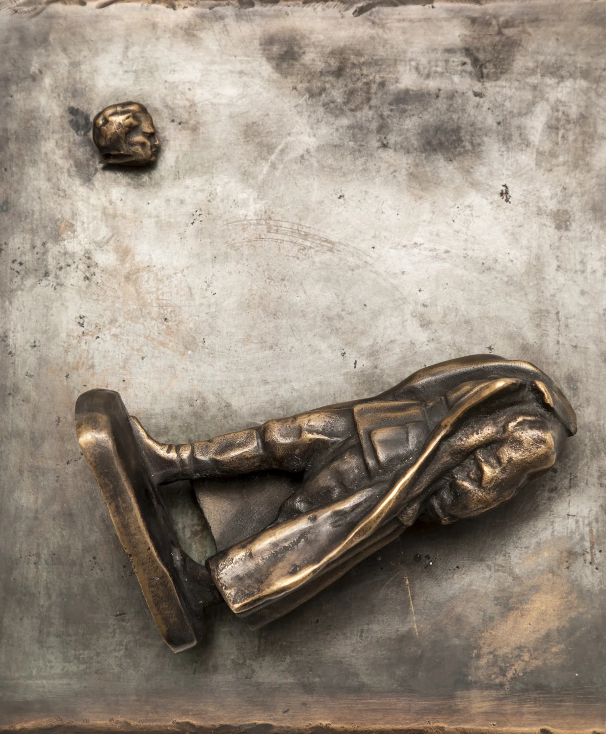 Foto © Mario KuceraPostav izlozbe Sjecanje na pobjedu - Trg marsala Tita 2025Galerija Forum Zagreb/