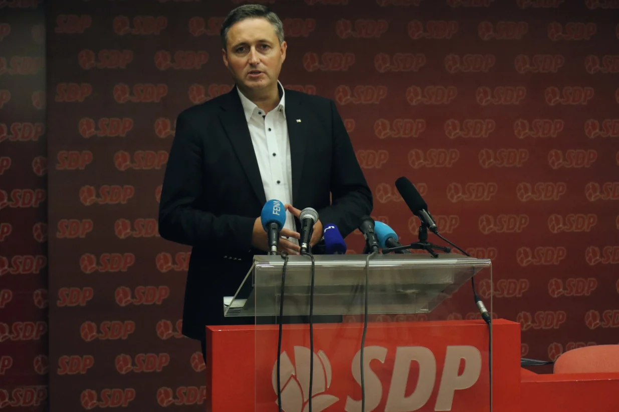 Sdp vanredni pres nermin nikšić i denis bečirović/Senad Gubelić