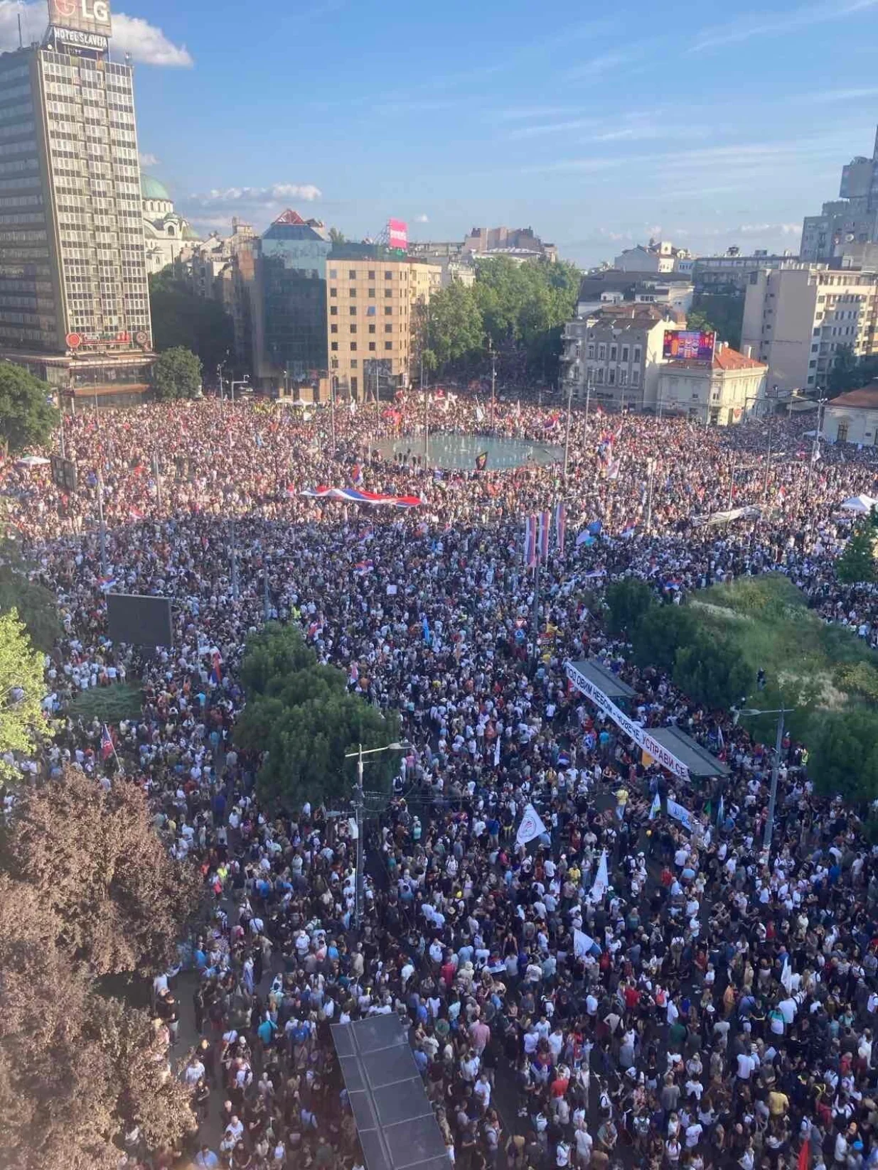 Protest na beogradskoj Slaviji protiv režima Aleksandra Vučića/