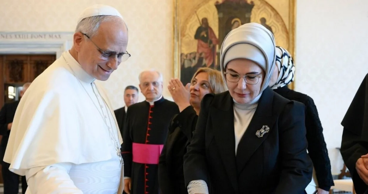 papa lav i emine erdogan x/X