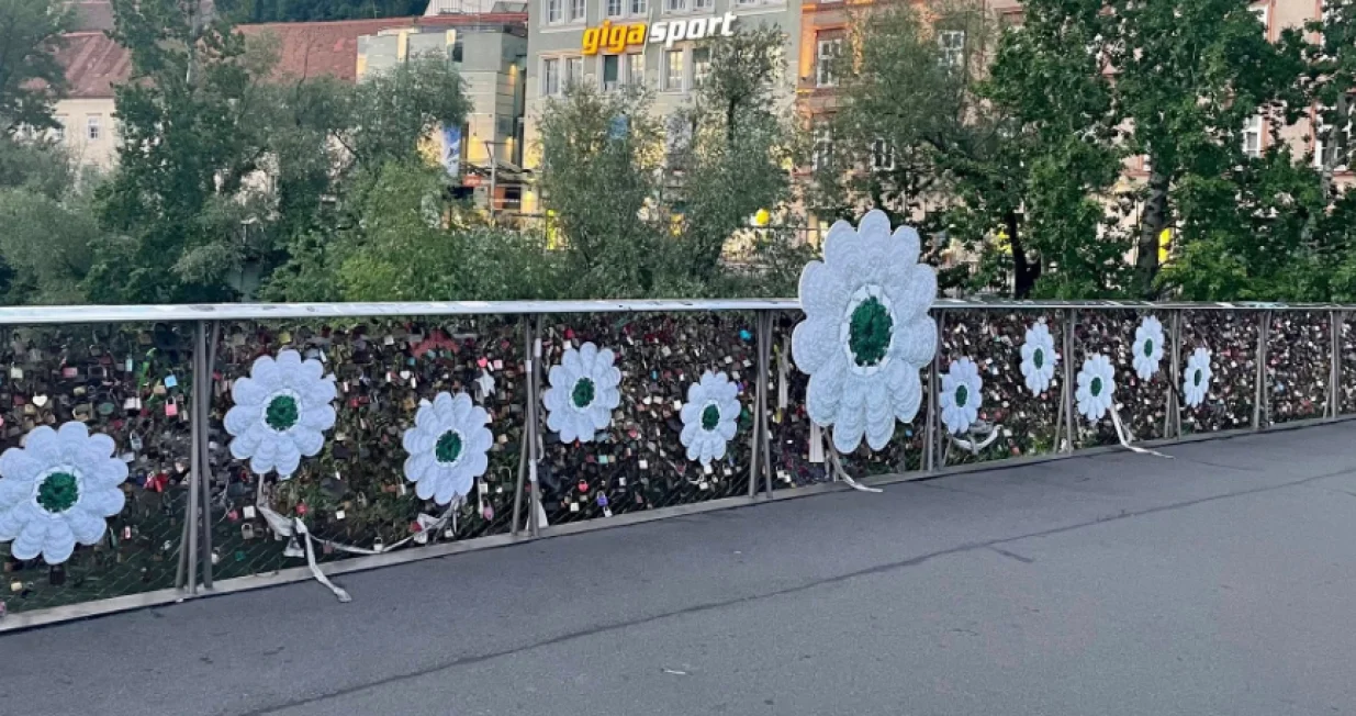 uništavanja spomen-obilježja Srebrenici na Erzherzog-Johann mostu u Grazu/Facebook