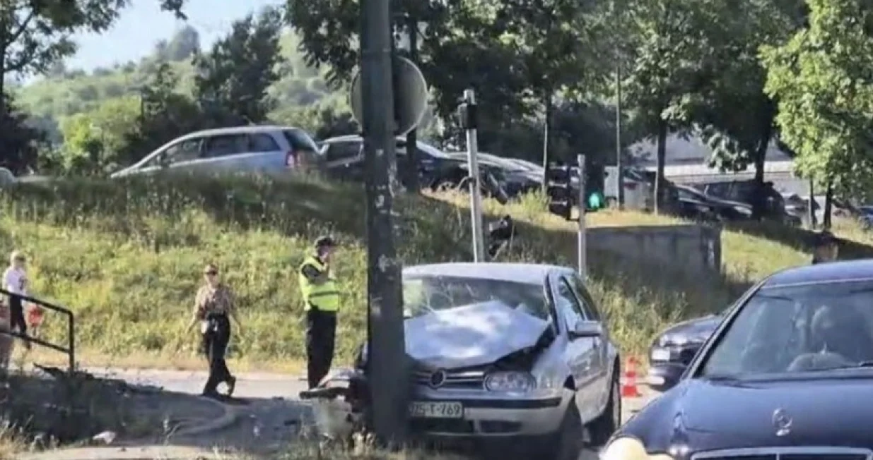 U sudaru su učestvovala dva vozila/Avaz/