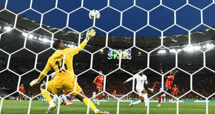 Soccer Football - Nations League - Semi Final - Spain v France - MHPArena, Stuttgart, Germany - June 5, 2025 Spain's Nico Williams scores their first goal past France's Mike Maignan REUTERS/Annegret Hilse
