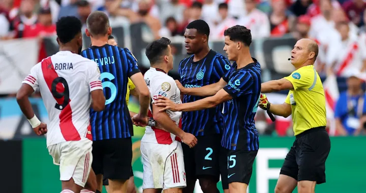 Soccer Football - FIFA Club World Cup - Group E - Inter Milan v River Plate - Lumen Field, Seattle, Washington, U.S. - June 25, 2025 River Plate's Marcos Acuna clashes with Inter Milan's Denzel Dumfries before being shown a second yellow then red card REUTERS/Agustin Marcarian
