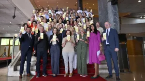 Uposlenici Ministarstva civilnih poslova BiH potpisali donorske kartice/Ministarstvo Civilnih Poslova Bih