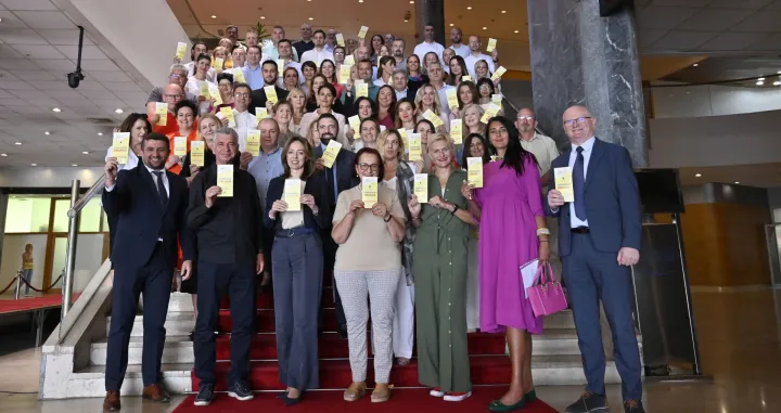 Uposlenici Ministarstva civilnih poslova BiH potpisali donorske kartice/Ministarstvo Civilnih Poslova Bih