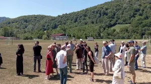 Obilaskom Memorijalnog centra i mezarja u Potočarima te prigodnim predavanjem završena je Međunarodna naučna konferencija "Srebrenica 30 godina poslije genocida: sjećanje, odgovornost i izazovi negiranja"/Selma Aščerić