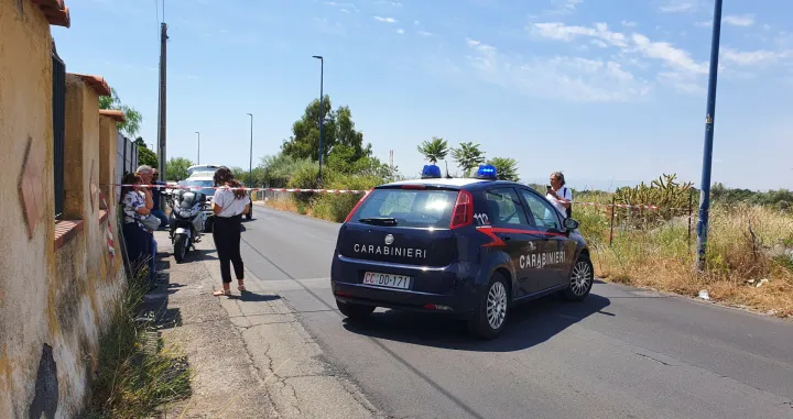 epa10012175 Italian Carabinieri officers gather near a field where the body of a five-year-old reported as being kidnapped was found, in Mascalucia, Catania, Sicily, southern Italy, 14 June 2022. According to the mother, five-year-old Elena was kidnapped on 13 June by three men in the Sicilian town of Piano Tremestieri, near Catania. It was the woman who reportedly led authorities to the body after a night of questioning. EPA/ORIETTA SCARDINO/Orietta Scardino