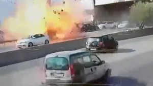 Izraelski projektil pogodiuo auto na cesti/X/X