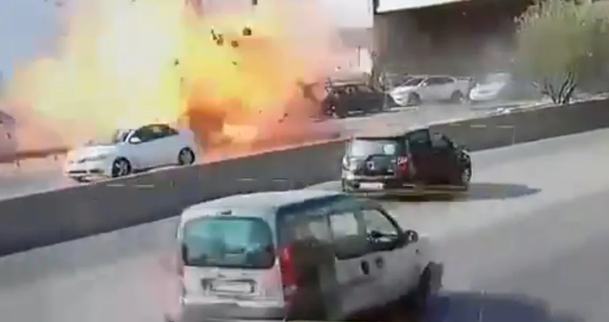 Izraelski projektil pogodiuo auto na cesti/X/X