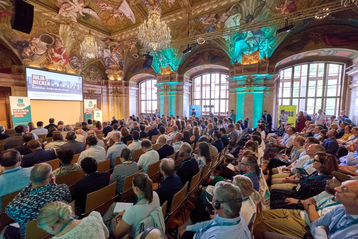 Bečka palata je bila krcata/