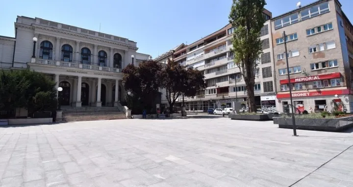 Narodno pozorište, Trg Susan Sontag/