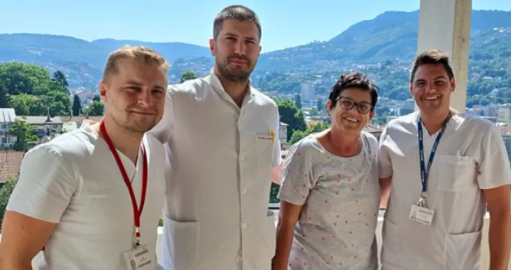 Tim ljekara i pacijentica iz Srbije/