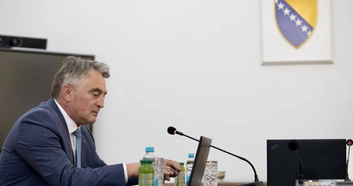 Željko Komšić član Predsjedništva Bosne i Hercegovine, vratio se na posao nakon ugrađivanja stenta/Facebook