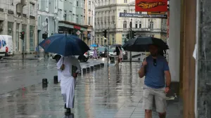 Kiša u Sarajevu, Sarajevo, ljetni pljusak, osvježenje, kišobrani/Damir Deljo/