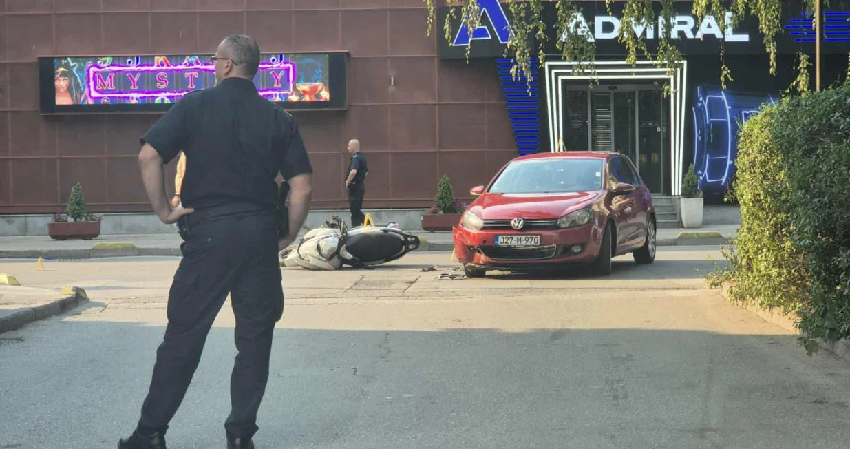 Nesreća u ulici envera šehovića, sudar golfa i motocikla Čitatelj/Čitatelj