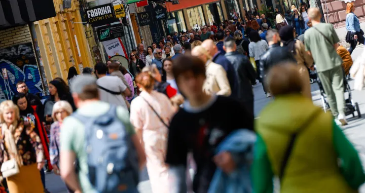 Dobro vrijeme šetnja galerija kraj aprila/Damir Deljo