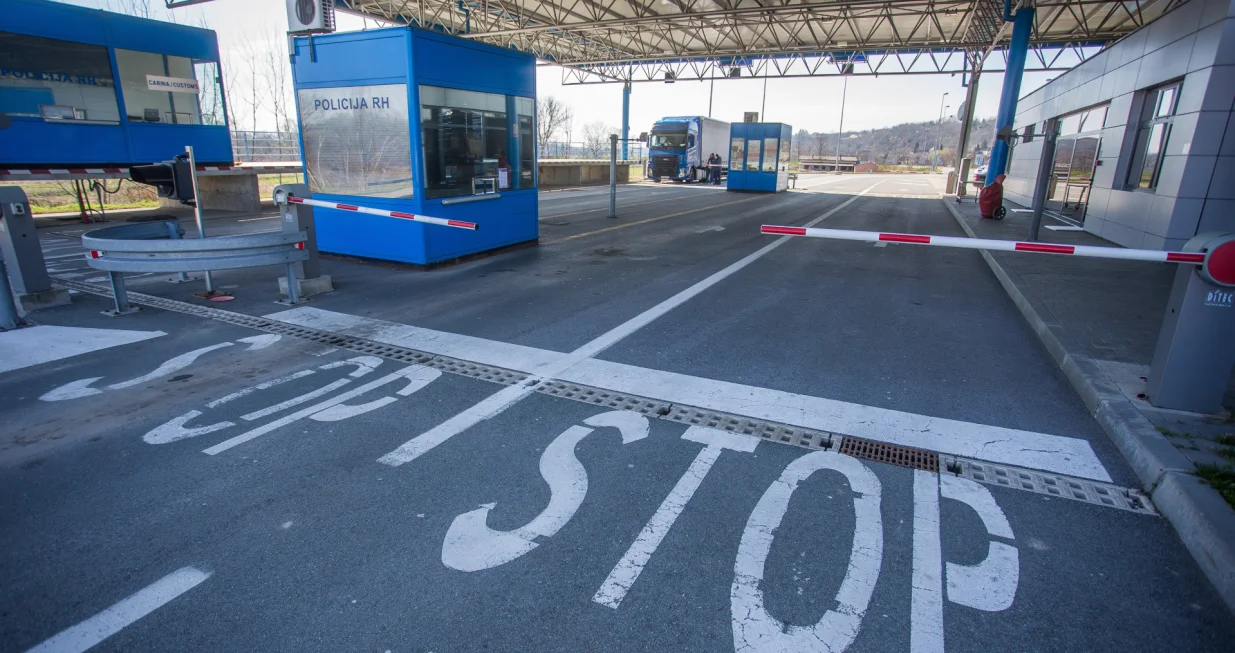 12.03.2020., Batina - Zatvoren granicni prijelaz Batina-Bezdan jer je do zatvaranja prvo doslo sa strane Srbije. rPhoto: Davor Javorovic/PIXSELL/Davor Javorovic/pixsell