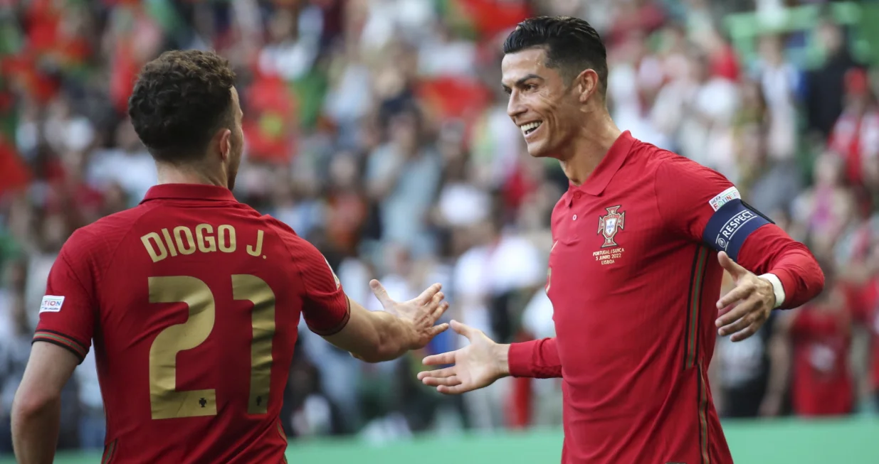 epa09997993 Portugal's Cristiano Ronaldo (R) celebrates with teammate Diogo Jota (L) after scoring the 2-0 lead during the UEFA Nations League soccer match between Portugal and Switzerland in Lisbon, Portugal, 05 June 2022. EPA/MIGUEL A. LOPES