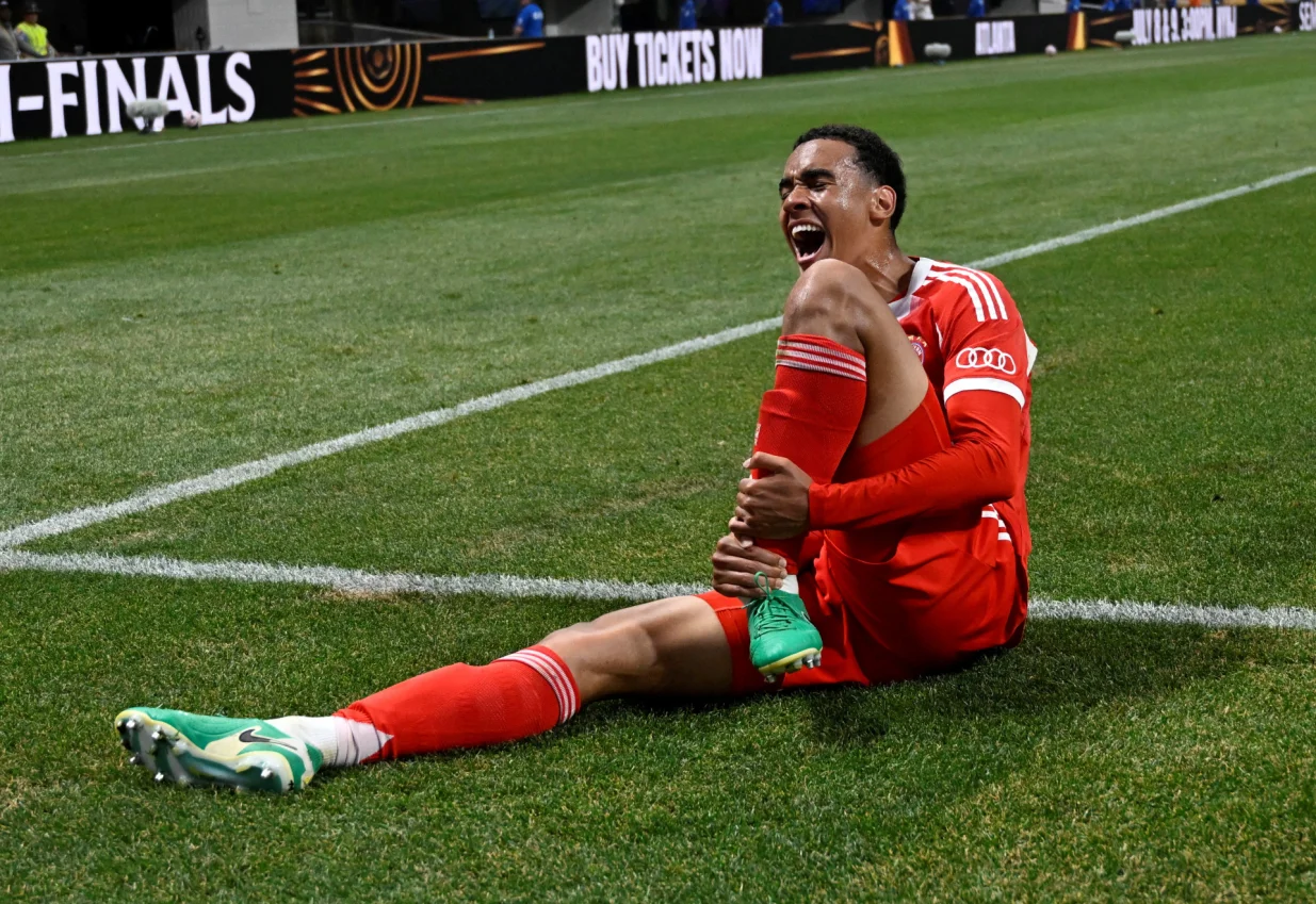 SENSITIVE MATERIAL. THIS IMAGE MAY OFFEND OR DISTURB Soccer Football - FIFA Club World Cup - Quarter Final - Paris St Germain v Bayern Munich - Mercedes-Benz Stadium, Atlanta, Georgia, U.S. - July 5, 2025 Bayern Munich's Jamal Musiala sustains an injury after a collision with Paris St Germain's Gianluigi Donnarumma REUTERS/Pablo Morano
