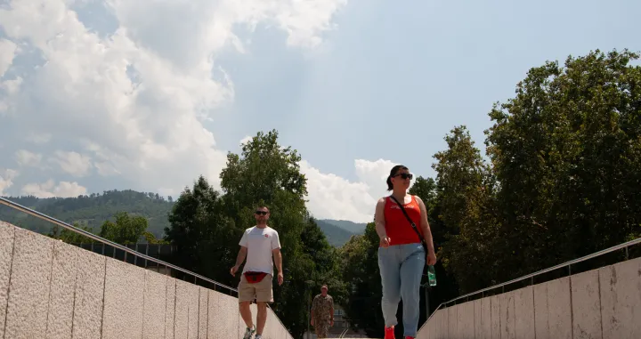 Toplo vrijeme turisti u gradu/Damir Deljo