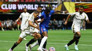 Soccer Football - FIFA Club World Cup - Group D - Chelsea v Los Angeles FC - Mercedes-Benz Stadium, Atlanta, Georgia, U.S. - June 16, 2025 Chelsea's Noni Madueke in action with Los Angeles FC's Sergi Palencia, Igor Jesus and Timothy Tillman REUTERS/Kai Pfaffenbach