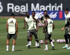 Soccer Football - Club World Cup - Real Madrid Training - Gardens North Country District Park, Palm Beach Gardens, Florida, U.S. - June 15, 2025 Real Madrid's Antonio Rudiger, Rodrygo and Thibaut Courtois during training REUTERS/Hannah Mckay