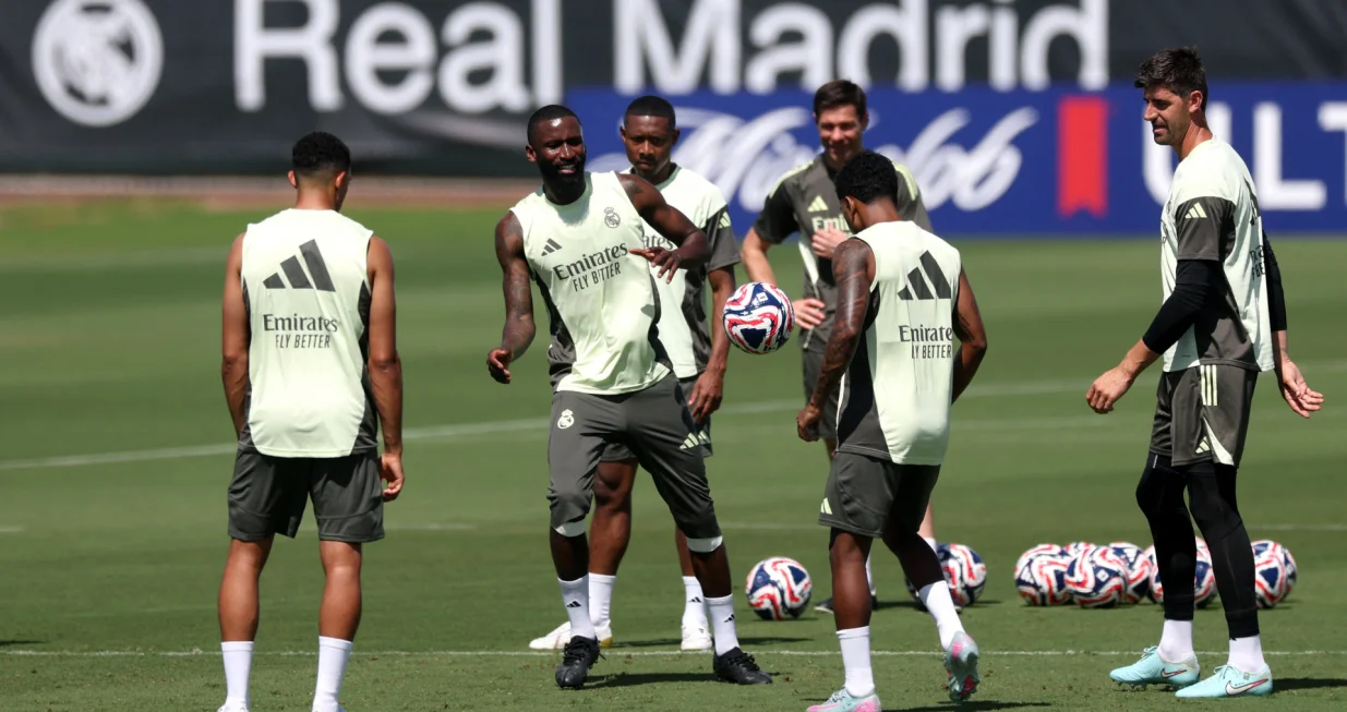 Soccer Football - Club World Cup - Real Madrid Training - Gardens North Country District Park, Palm Beach Gardens, Florida, U.S. - June 15, 2025 Real Madrid's Antonio Rudiger, Rodrygo and Thibaut Courtois during training REUTERS/Hannah Mckay