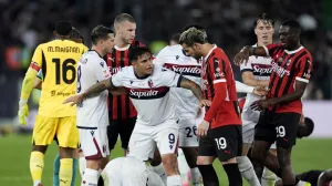 Soccer Football - Coppa Italia - Final - AC Milan v Bologna - Stadio Olimpico, Rome, Italy - May 14, 2025 Bologna's Santiago Castro remonstrates with AC Milan's Theo Hernandez as Bologna's Emil Holm reacts on the ground REUTERS/Matteo Ciambelli