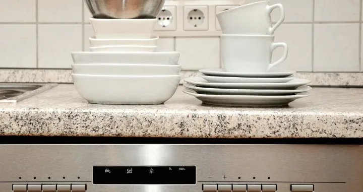 suđe, posuđe, zdjele, šoljice, tacne, mašina za suđe, perilica posuđa, kuhinja/Pixabay