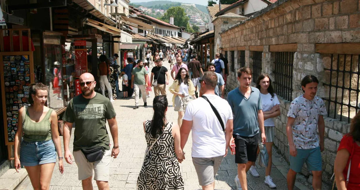 Baščaršija, Sarajevo, turisti, vrućina, vruće, ljeto/Damir Deljo