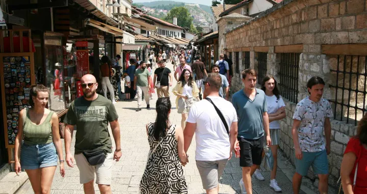 Baščaršija, Sarajevo, turisti, vrućina, vruće, ljeto/Damir Deljo