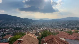 Pogled na Sarajevo sa Crvene tabije/Amir Papić